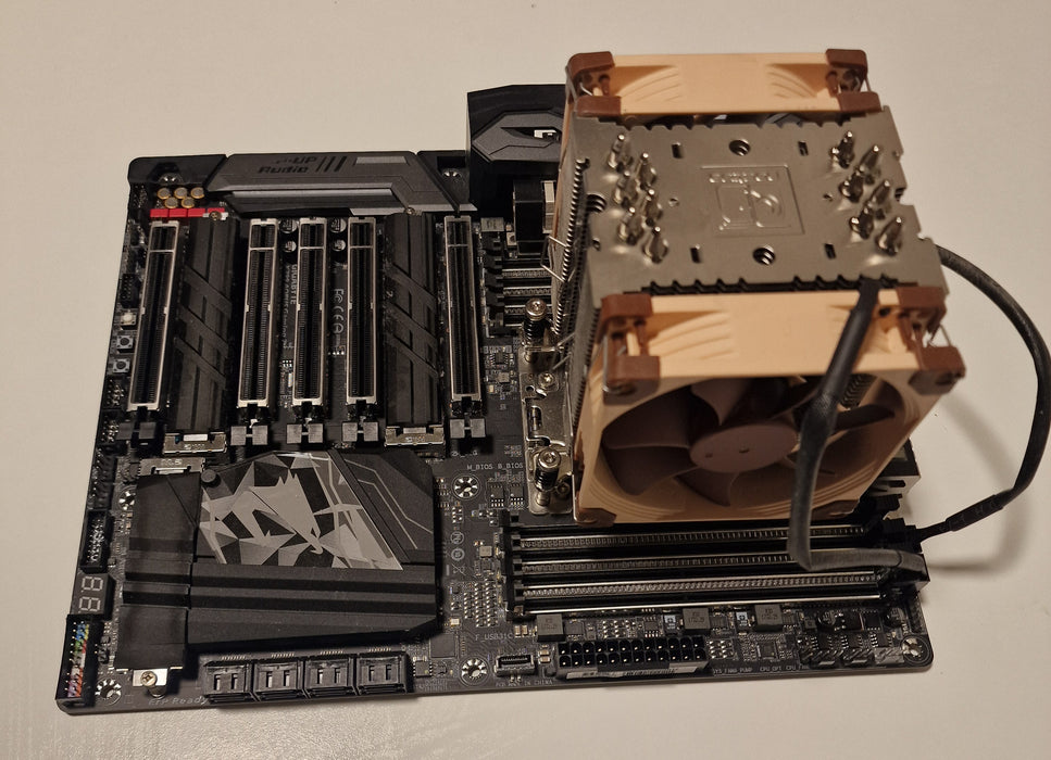 Gigabyte Aorus X399 Gaming 7 + AMD Ryzen Threadripper 1950X + Noctua NH-U9 TR4-SP3 CPU Kjøler