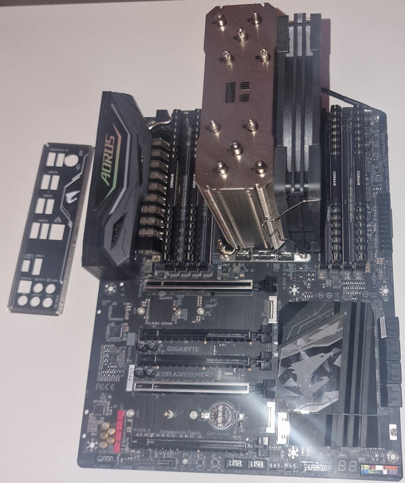 Gigabyte X399 Aorus Pro - TR4 + AMD Ryzen Threadripper 1900X + Thermalright TA120 EX - TR4 CPU Kjøler + 32GB DDR4