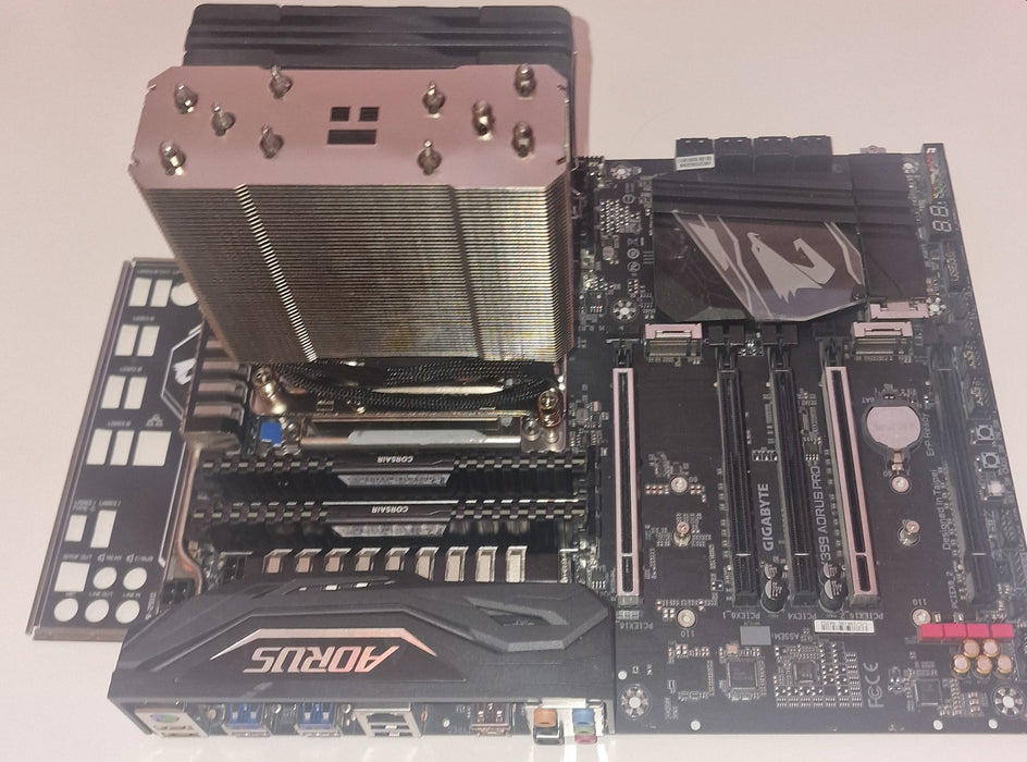 Gigabyte X399 Aorus Pro - TR4 + AMD Ryzen Threadripper 1900X + Thermalright TA120 EX - TR4 CPU Kjøler + 32GB DDR4