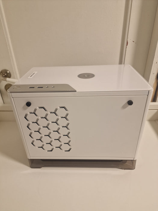 In Win A1 PLUS Hvit m/650W PSU