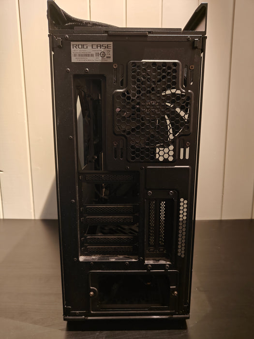 Asus ROG Strix Helios (Sort/Transparent)