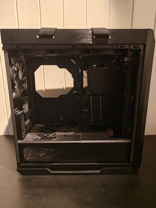 Asus ROG Strix Helios (Sort/Transparent)