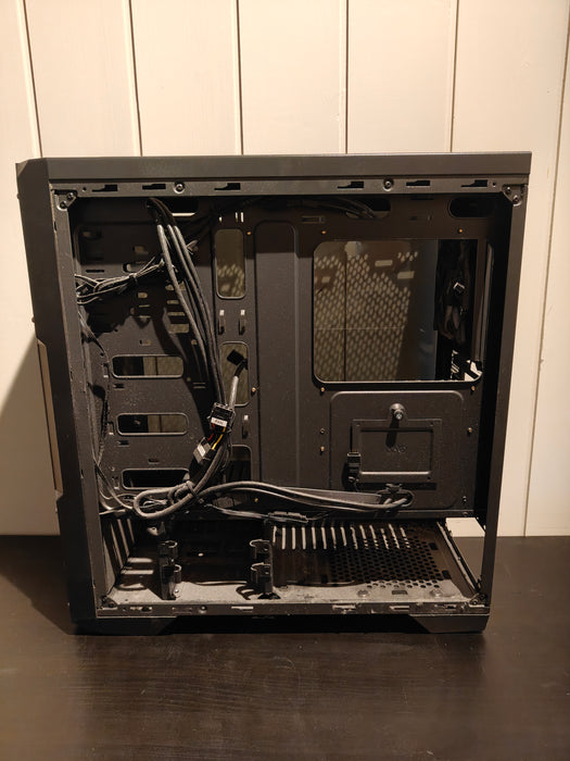 Svive Luna X750 W Midi Tower