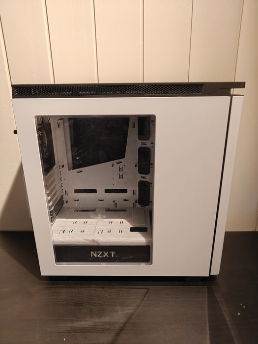 NZXT H440 Midi Tower Hvit