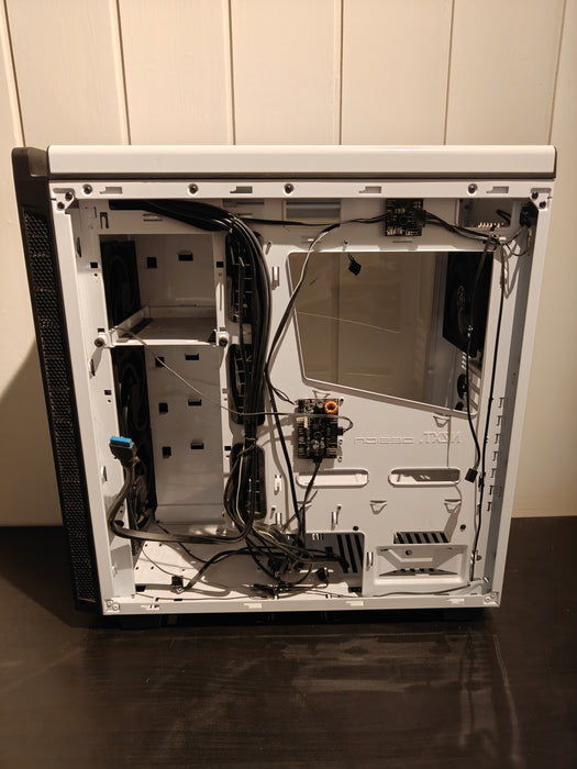 NZXT H440 Midi Tower Hvit