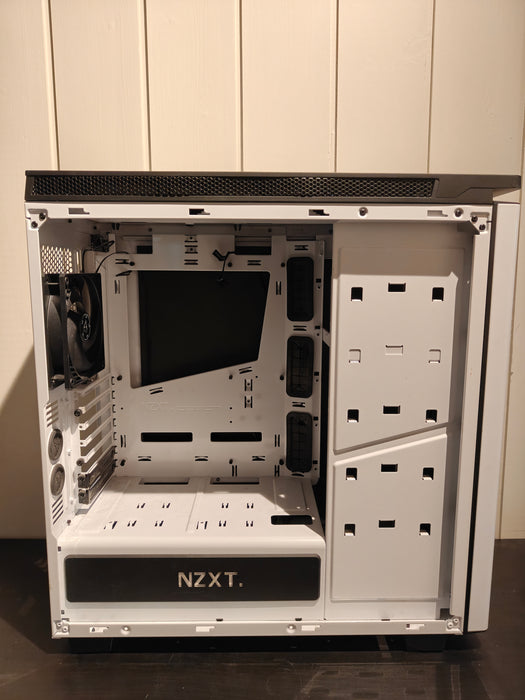 NZXT H440 Midi Tower Hvit