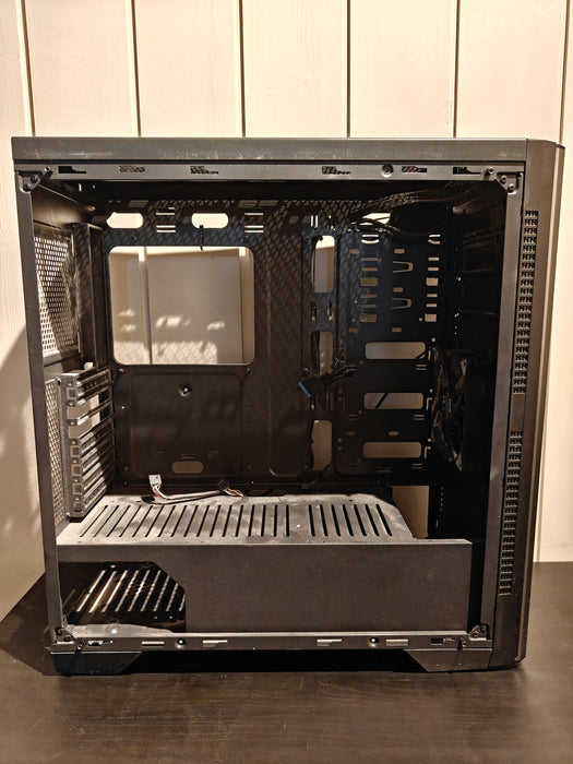 Svive Luna S700 W Midi Tower