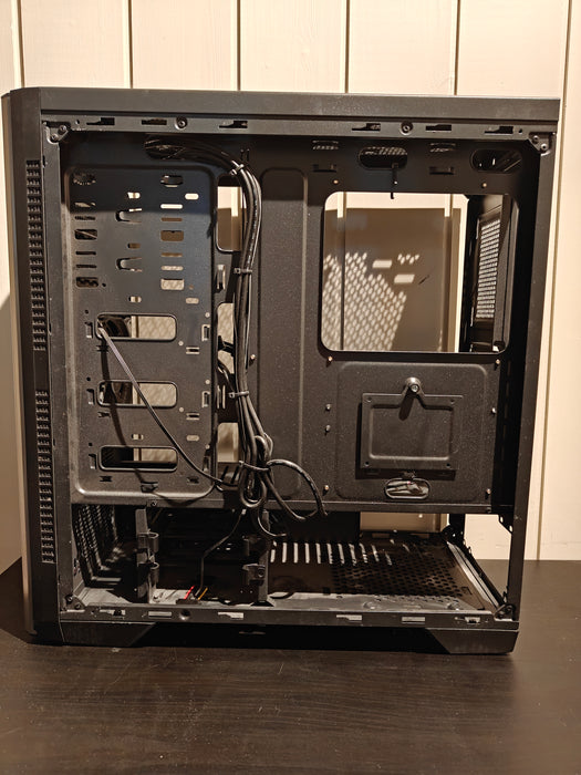 Svive Luna S700 W Midi Tower