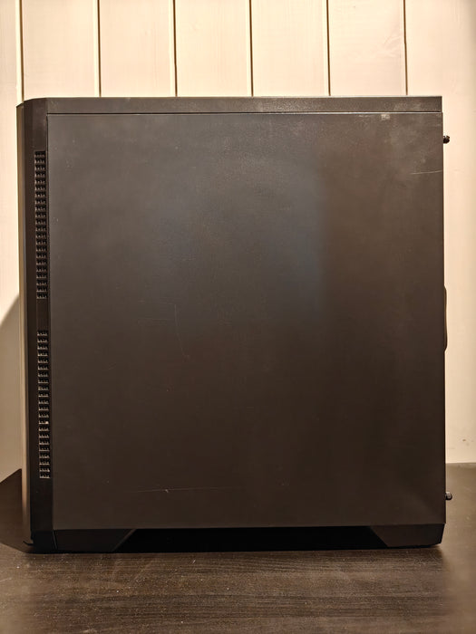 Svive Luna S700 W Midi Tower