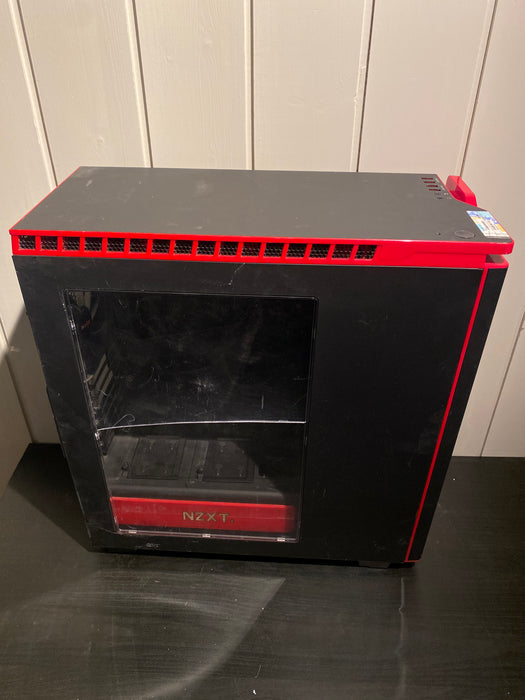 NZXT H440 Midi Tower Sort/Rød