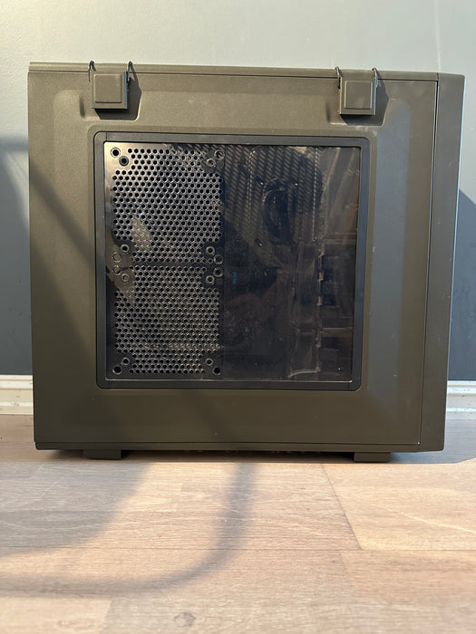 VENGEANCE C70 Mid-Tower Gaming Case — Military Green