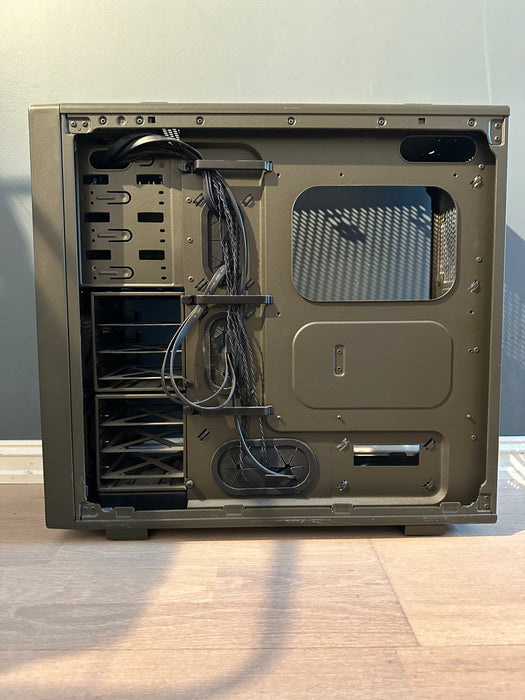 VENGEANCE C70 Mid-Tower Gaming Case — Military Green