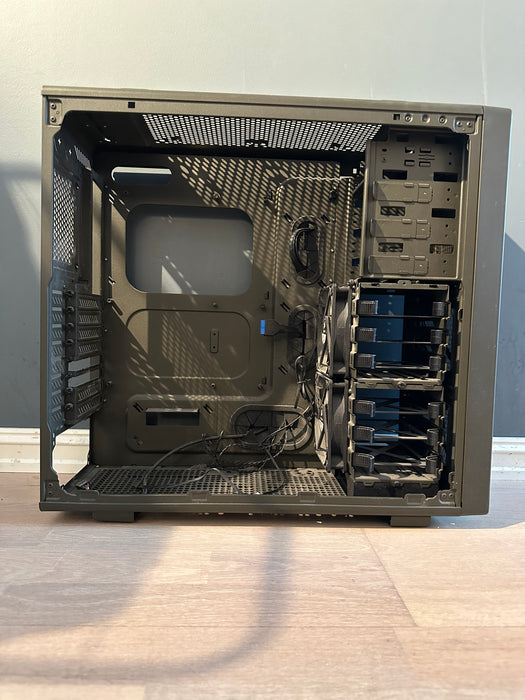VENGEANCE C70 Mid-Tower Gaming Case — Military Green